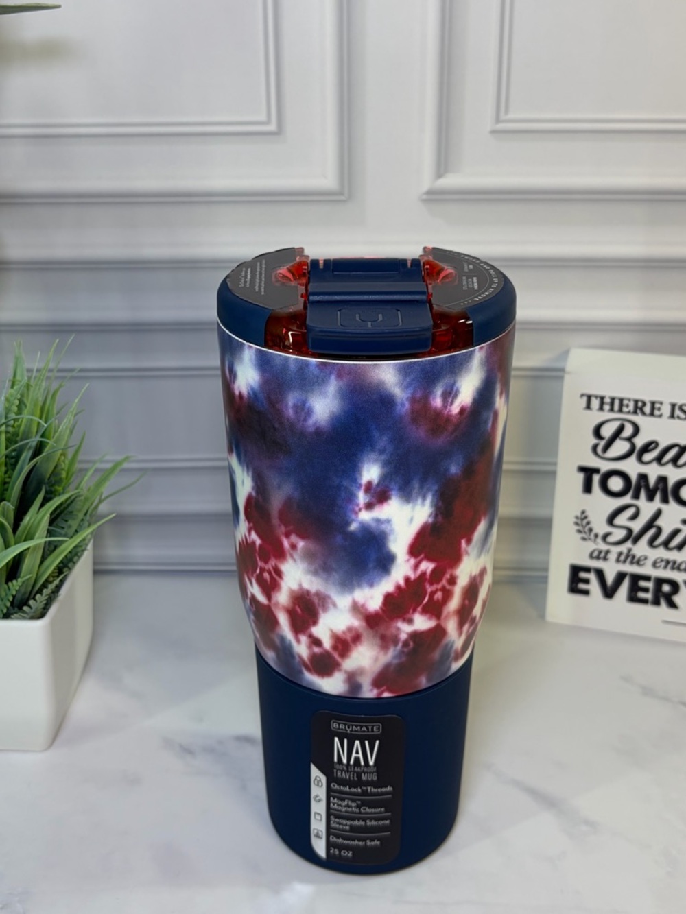 Brumate Star Burst Nav 25oz BNWT